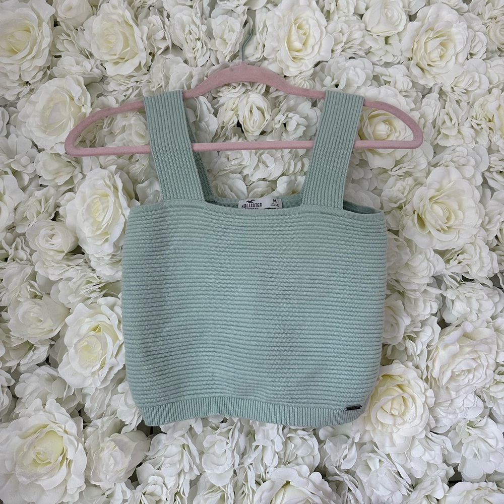 Ribbed Hollister Tank